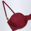 Topuri de bikini cu sârmă, cu volane și împodobite cu mărgele, model Bruny, în culoarea cireșe închis Topuri de bikini cu sârmă, cu volane și împodobite cu mărgele, model Bruny, în culoarea cireșe închis