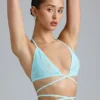 Topuri de bikini Liberty cu bretele încrucișate și ornamente, în culoarea albastru gheață Topuri de bikini Liberty cu bretele încrucișate și ornamente, în culoarea albastru gheață