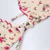 Topuri de bikini Noia Micro Triangle cu imprimeu floral roșu Topuri de bikini Noia Micro Triangle cu imprimeu floral roșu