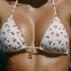 Topuri de bikini triunghiulare Calella cu detalii decorative, imprimeu cireșe Topuri de bikini triunghiulare Calella cu detalii decorative, imprimeu cireșe