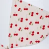Topuri de bikini triunghiulare Calella cu detalii decorative, imprimeu cireșe Topuri de bikini triunghiulare Calella cu detalii decorative, imprimeu cireșe
