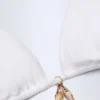Topuri de bikini triunghiulare Comoros cu detalii decorative, în culoarea alb Topuri de bikini triunghiulare Comoros cu detalii decorative, în culoarea alb