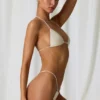 Topuri de bikini triunghiulare Keshi cu detalii din perle, în culoarea alb perlat Topuri de bikini triunghiulare Keshi cu detalii din perle, în culoarea alb perlat
