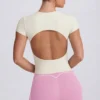 Tricou lung cu decupaje, culoare crem Tricou lung cu decupaje, culoare crem